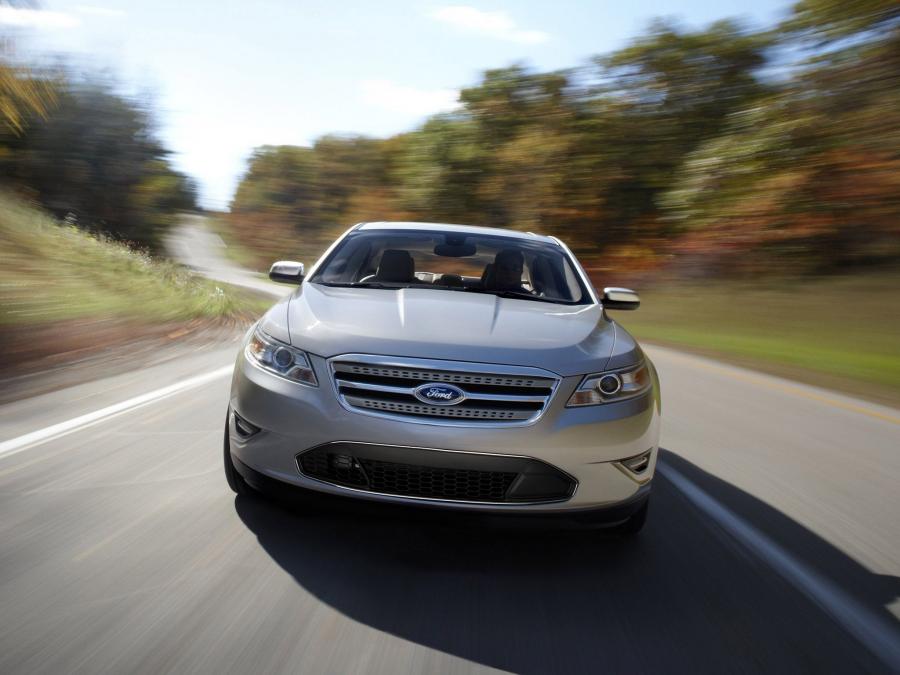  Ford Taurus Limited 2010 года  (фото 25 из 43)